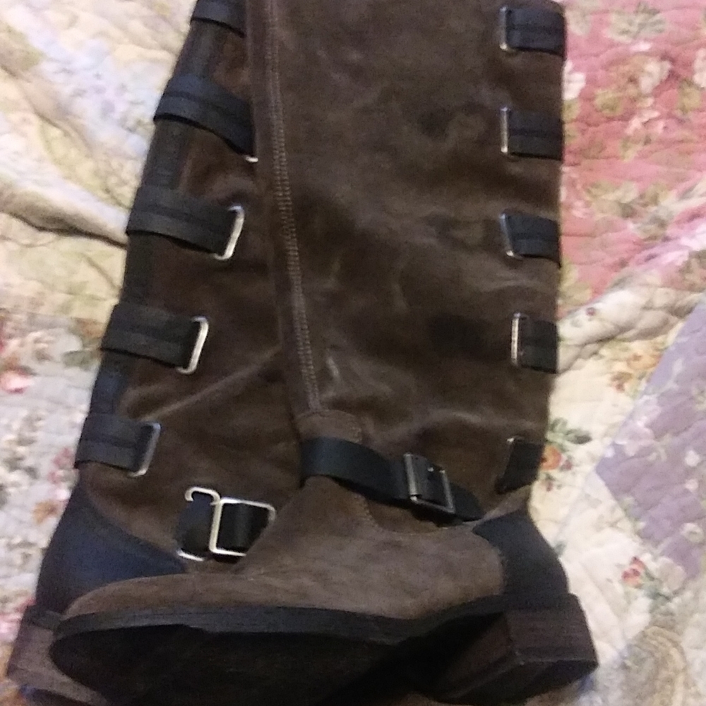 Boots - Picture 3 of 3